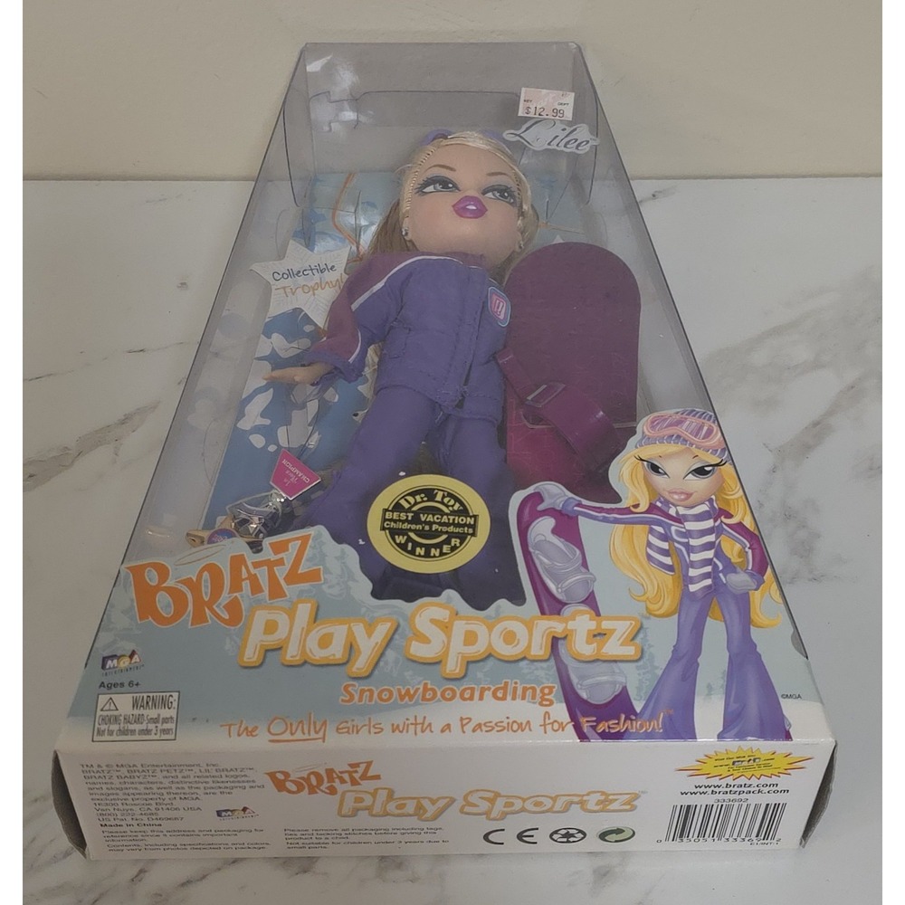 Bratz Play Sportz Snowboarding Lilee Doll NIB Purple Snowsuit Snowboard Trophy - Picture 3 of 6
